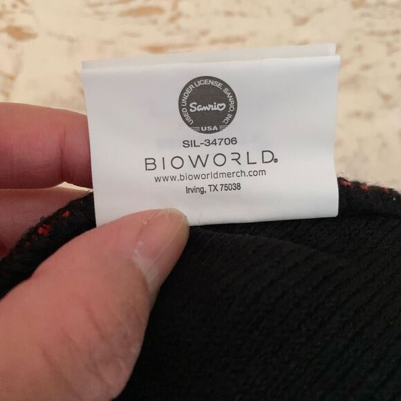 NWT Hello Kitty knit buffalo plaid beanie - Picture 5 of 10